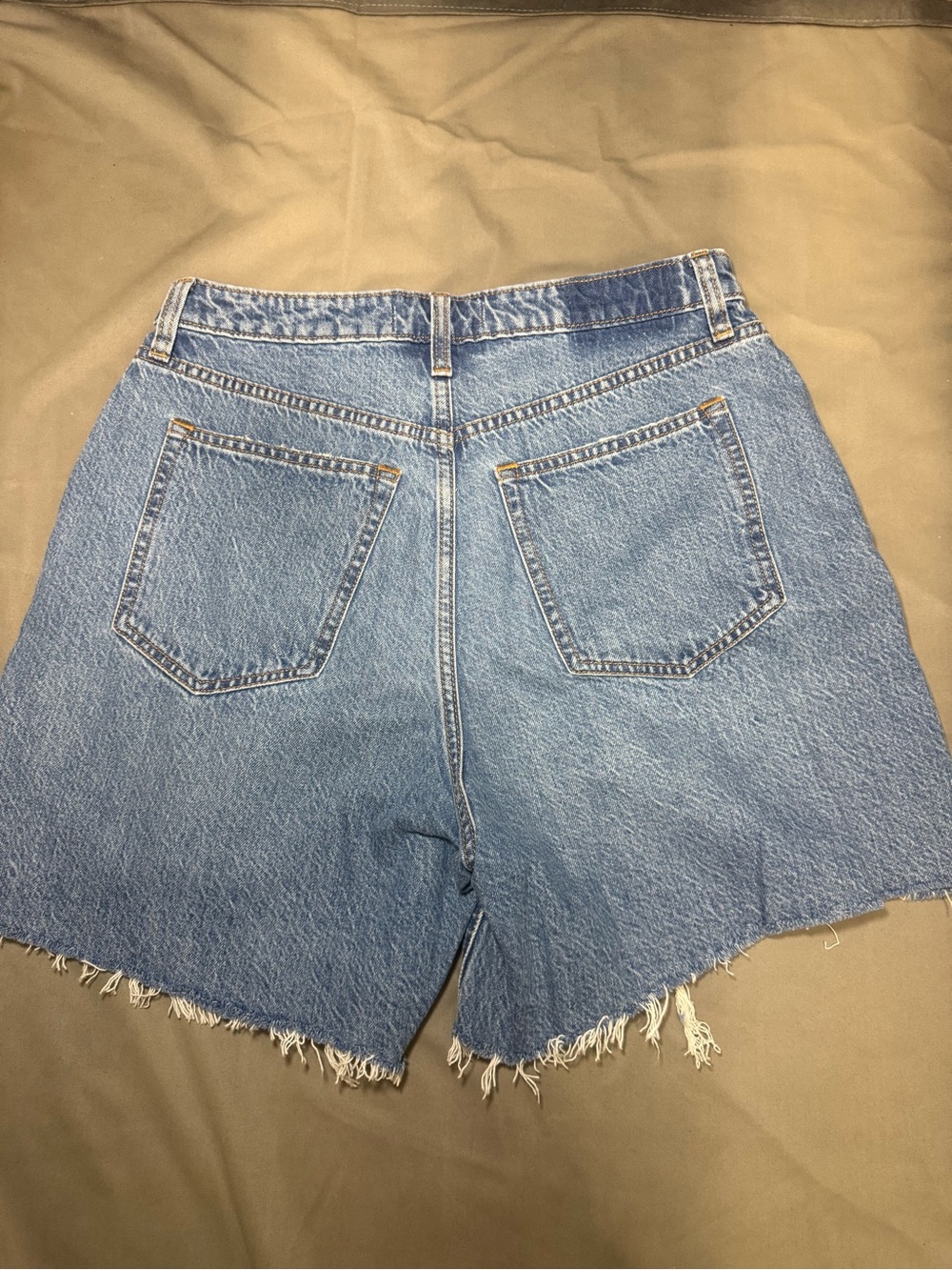 Abercrombie & Fitch The Loose Short High Rise Blue Denim Cut Off Shorts
30/10 - Picture 4 of 7